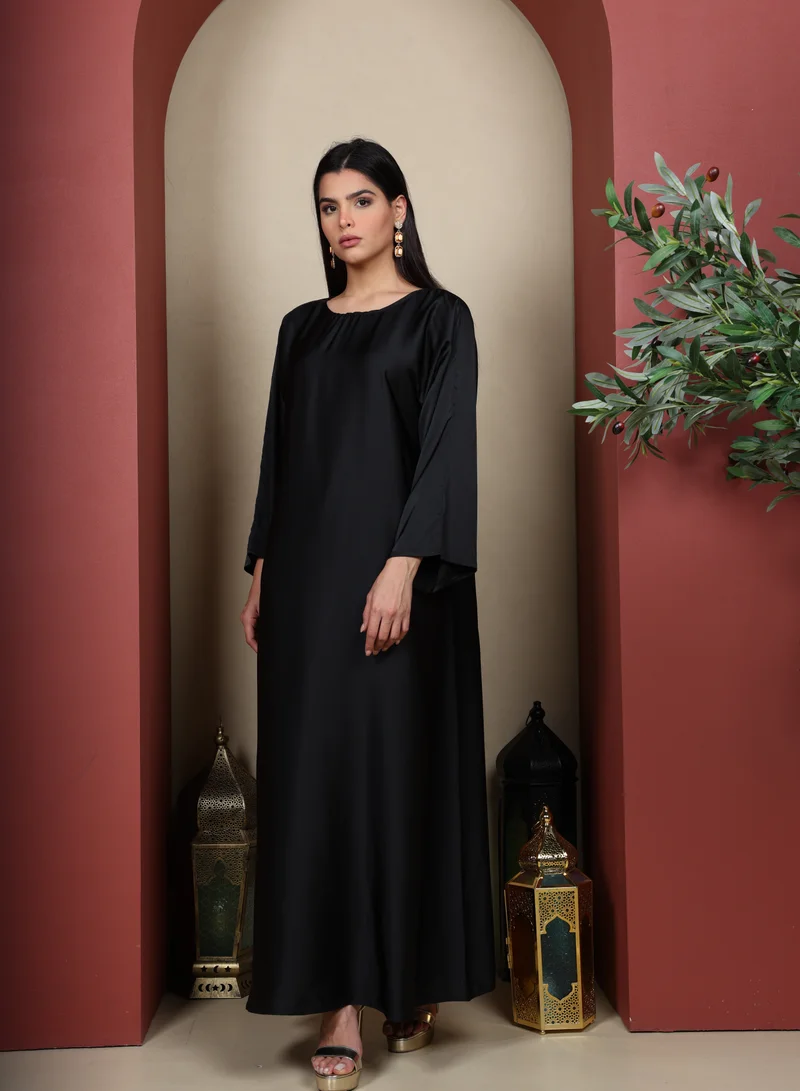 زيه أسود كم كامل داخلي